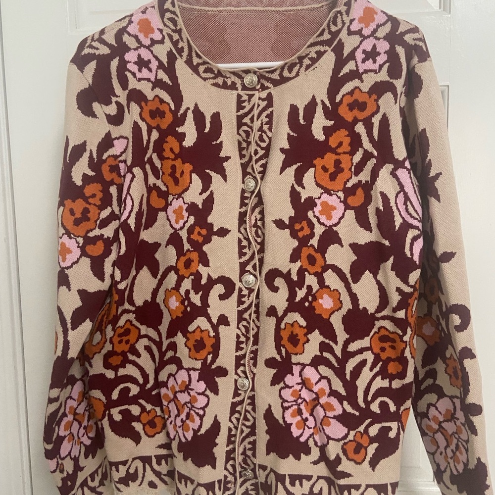 Floral Jacquard Knit Fringed Cardigan
Condition: Excellent, like new. Worn once!